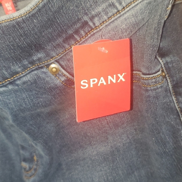 0608 Spanx Distressed Denim Skinny Jeans - Picture 7 of 8